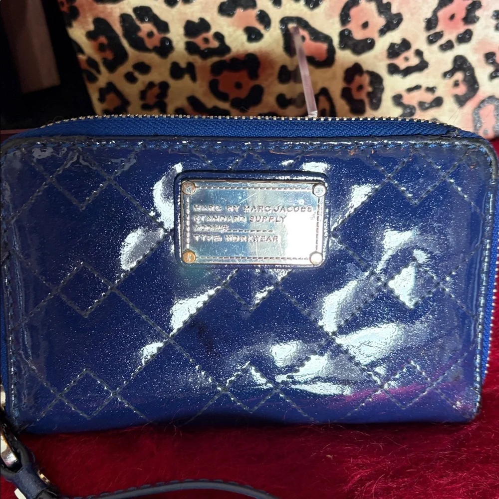 MARC JACOBS SET OF WRISTLETS BUGUNDY PEBBLED & NAVY BLUE PATENT LEATHER